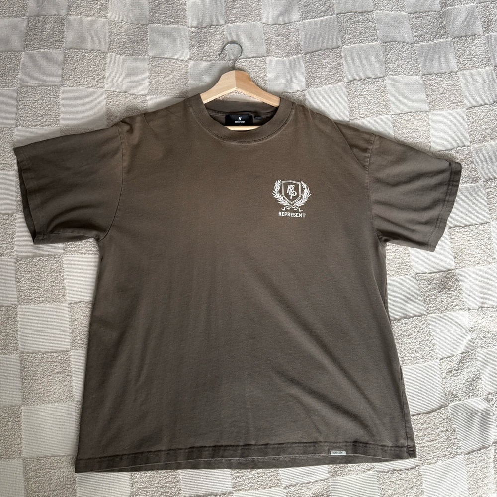 Represent Crest T-Shirt – Dark Taupe